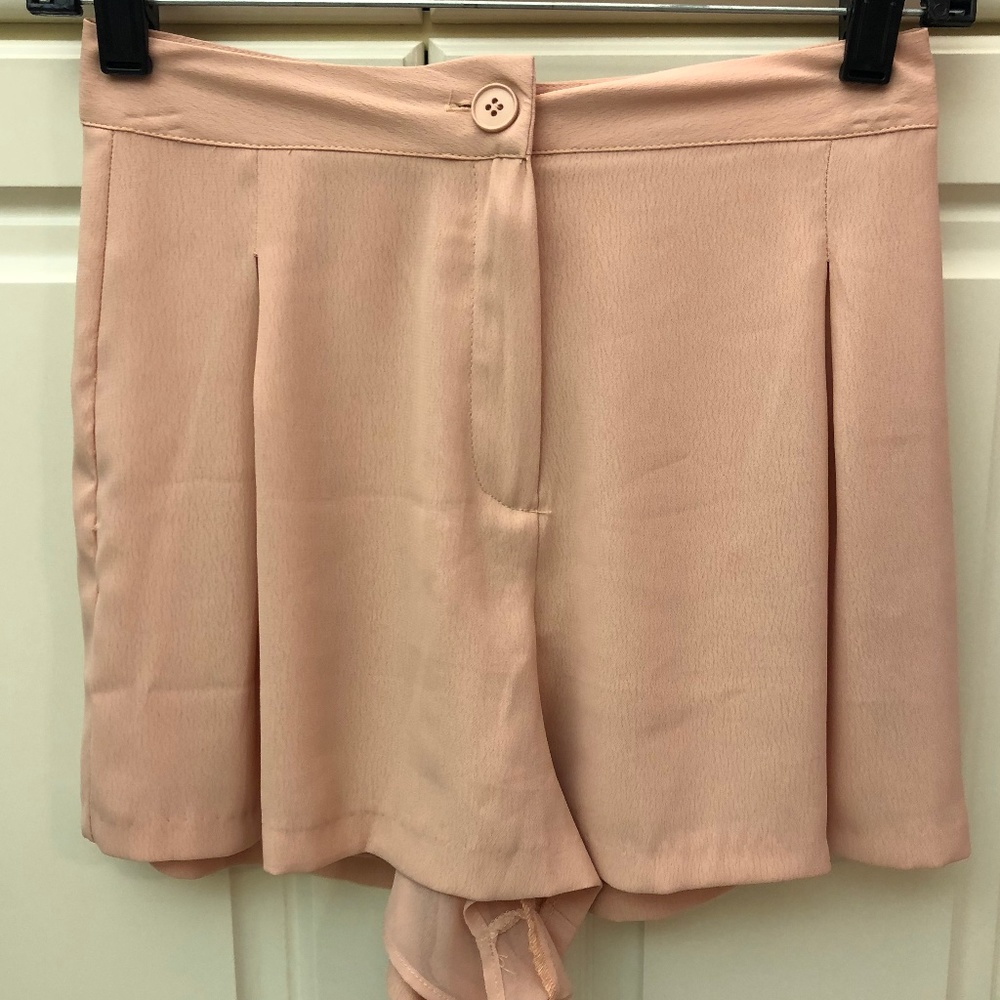 PULL AND BEAR LIGHT PINK FLOWY SHORTS